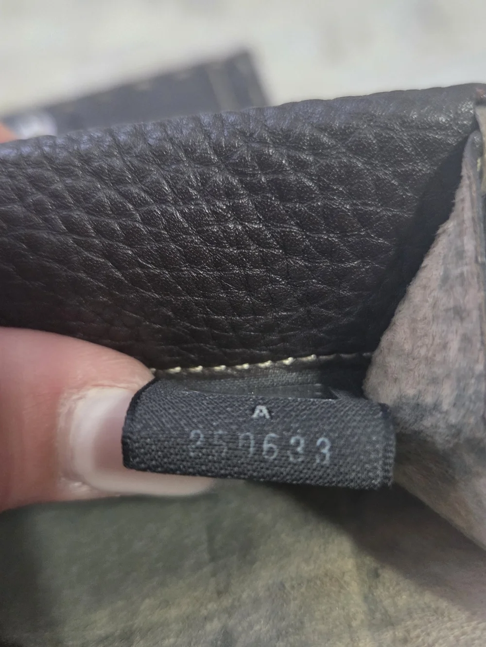 FENDI Dark Brown Selleria Grained Leather Bifold Wallet Saddle Stitch Vtg - Picture 14 of 16